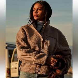 LIKE NEW Fabletics Tahoe Teddy Jacket size Medium color Waffle Cone (chestnut)